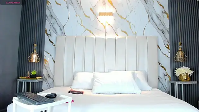 AariaLove online show from November 2025 05:11:01 PM