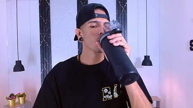 Snapshot of Franvill_Trato chatting on September 2025 07:30:01 PM Franvill Trato online show from September 2025 07:30:01 PM