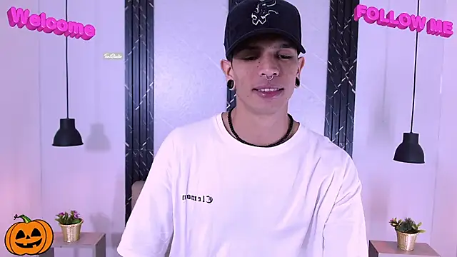 Snapshot of Franvill_Trato chatting on October 2025 08:06:02 PM Franvill Trato online show from October 2025 08:06:02 PM