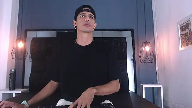 Snapshot of Franvill_Trato chatting on October 2025 07:11:01 PM Franvill Trato online show from October 2025 07:11:01 PM