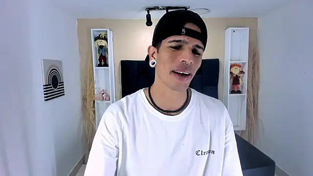 Snapshot of Franvill_Trato chatting on October 2025 07:35:02 PM Franvill Trato online show from October 2025 07:35:02 PM