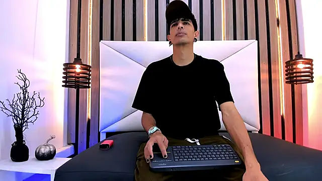 Snapshot of Franvill_Trato chatting on October 2025 06:40:02 PM Franvill Trato online show from October 2025 06:40:02 PM