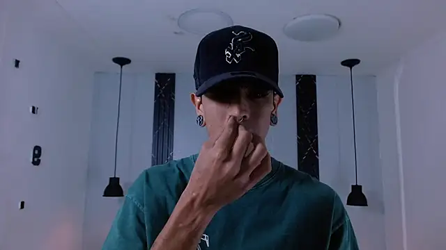 Snapshot of Franvill_Trato chatting on November 2025 07:02:02 PM Franvill Trato online show from November 2025 07:02:02 PM