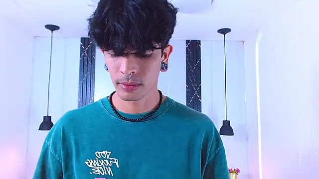 Snapshot of Franvill_Trato chatting on November 2025 12:44:01 AM Franvill Trato online show from November 2025 12:44:01 AM