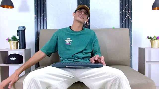 Snapshot of Franvill_Trato chatting on November 2025 05:20:01 PM Franvill Trato online show from November 2025 05:20:01 PM