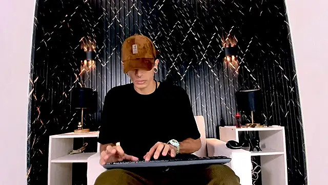 Snapshot of Franvill_Trato chatting on November 2025 07:36:03 PM Franvill Trato online show from November 2025 07:36:03 PM