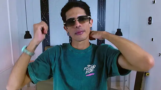 Snapshot of Franvill_Trato chatting on November 2025 07:57:01 PM Franvill Trato online show from November 2025 07:57:01 PM