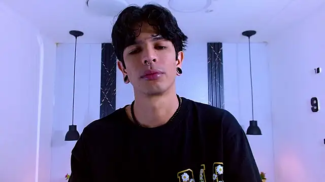 Snapshot of Franvill_Trato chatting on December 2025 07:09:01 PM Franvill Trato online show from December 2025 07:09:01 PM