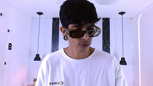 Snapshot of Franvill_Trato chatting on March 2026 07:21:02 PM Franvill Trato online show from March 2026 07:21:02 PM