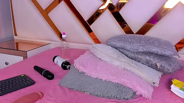 Niicolle Evanss online show from February 2026 07:40:01 PM