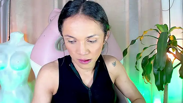 Snapshot of Cristal_Gem1 chatting on April 2026 11:31:01 AM Cristal Gem1 online show from April 2026 11:31:01 AM