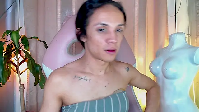 Snapshot of Cristal_Gem1 chatting on April 2026 05:32:02 PM Cristal Gem1 online show from April 2026 05:32:02 PM