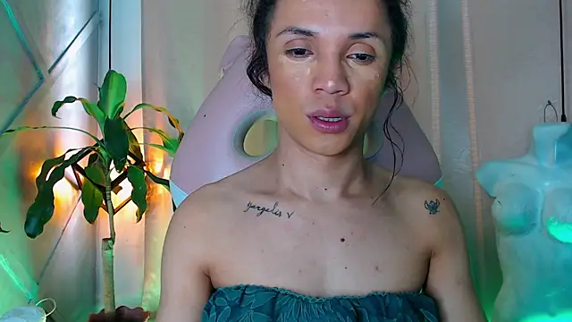 Snapshot of Cristal_Gem1 chatting on May 2026 11:48:02 AM Cristal Gem1 online show from May 2026 11:48:02 AM