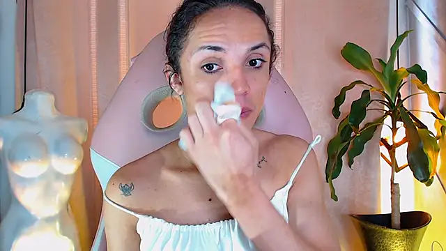 Snapshot of Cristal_Gem1 chatting on May 2026 12:00:02 PM Cristal Gem1 online show from May 2026 12:00:02 PM