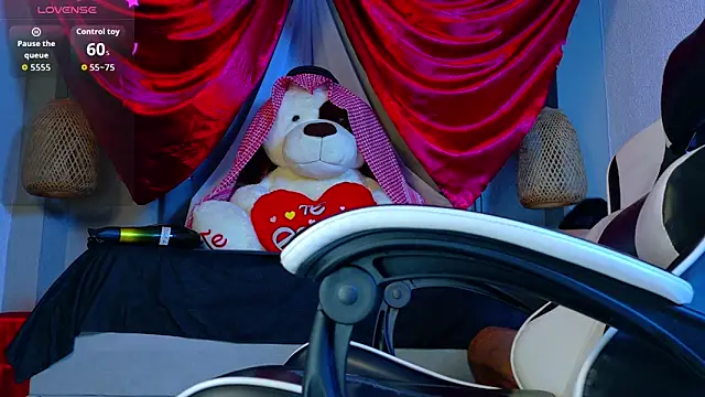 Thaiel Fosteer online show from February 2026 07:23:02 AM