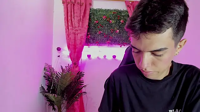 Snapshot of dylan_202520_ chatting on September 2025 11:32:02 AM dylan 202520 online show from September 2025 11:32:02 AM