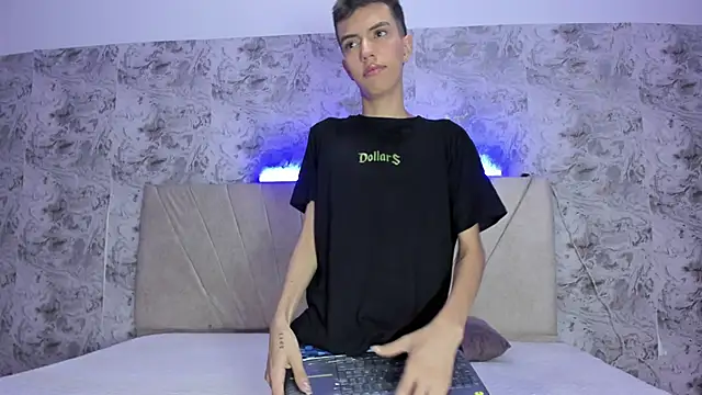 Snapshot of dylan_202520_ chatting on September 2025 11:48:01 AM dylan 202520 online show from September 2025 11:48:01 AM