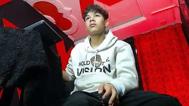 Snapshot of SemerHott chatting on September 2025 01:57:02 PM SemerHott online show from September 2025 01:57:02 PM