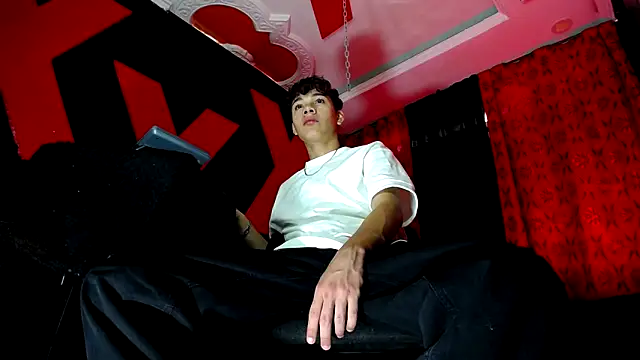 Snapshot of SemerHott chatting on September 2025 02:00:01 PM SemerHott online show from September 2025 02:00:01 PM