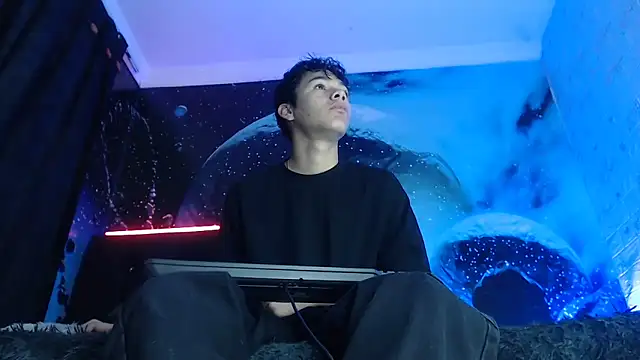 Snapshot of SemerHott chatting on October 2025 01:12:02 PM SemerHott online show from October 2025 01:12:02 PM