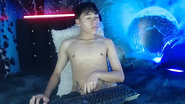 Snapshot of SemerHott chatting on November 2025 01:24:01 PM SemerHott online show from November 2025 01:24:01 PM