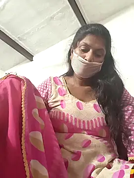 Snapshot of komi_33 chatting on November 2025 06:08:02 PM komi 33 online show from November 2025 06:08:02 PM