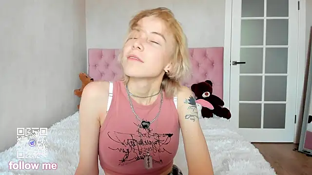 Pink Lila18 online show from October 2025 08:33:01 AM