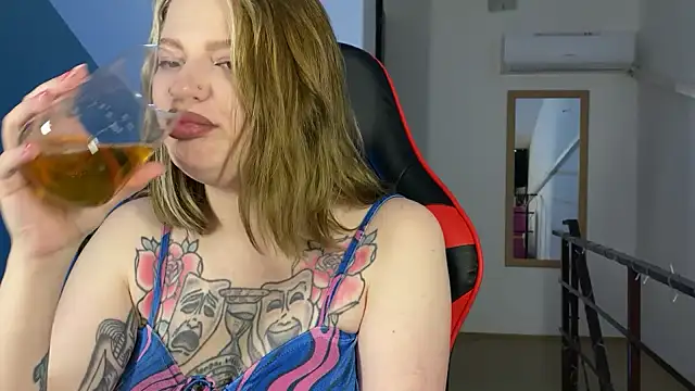Mia Kamp online show from September 2025 03:46:02 PM