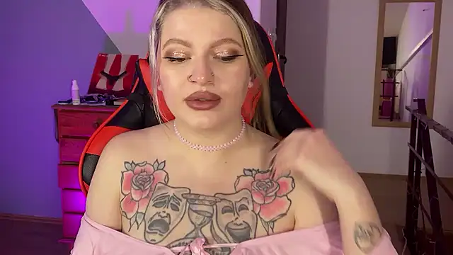 Mia Kamp online show from October 2025 11:05:01 PM