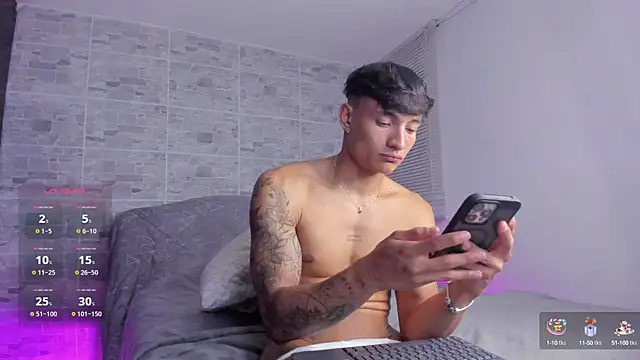 Snapshot of DavisFirb chatting on September 2025 12:44:01 AM DavisFirb online show from September 2025 12:44:01 AM