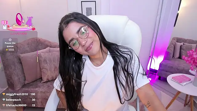 Snapshot of issi_loren chatting on October 2025 07:25:01 PM issi loren online show from October 2025 07:25:01 PM