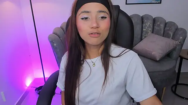 Snapshot of issi_loren chatting on November 2025 05:00:01 PM issi loren online show from November 2025 05:00:01 PM