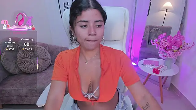 Snapshot of issi_loren chatting on February 2026 03:46:01 PM issi loren online show from February 2026 03:46:01 PM