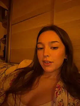 Snapshot of LillieOlive chatting on October 2025 10:10:01 PM LillieOlive online show from October 2025 10:10:01 PM