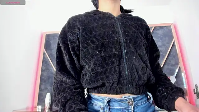 SusanaHenao online show from October 2025 03:21:02 PM