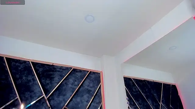 SusanaHenao online show from November 2025 05:07:01 PM