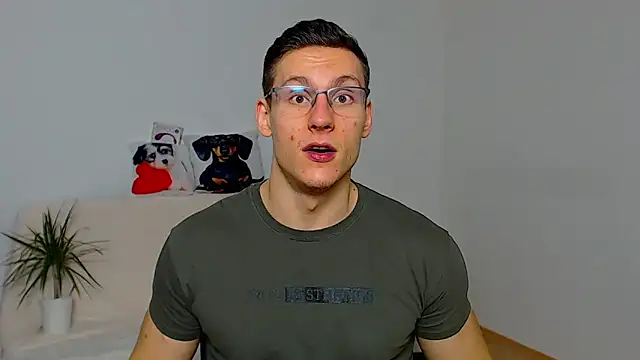 ZeinMiracles online show from November 2025 09:03:02 PM