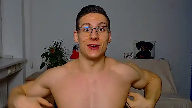 ZeinMiracles online show from December 2025 09:53:02 PM