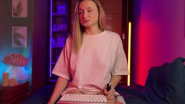 LovaMay online show from February 2026 10:58:02 AM