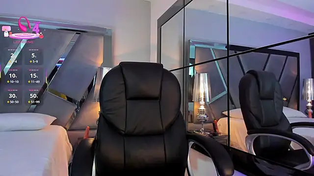 Abril monroe  online show from November 2025 03:50:01 AM