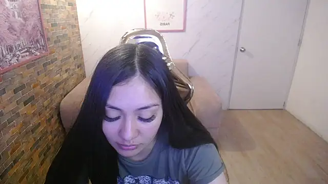 Snapshot of Ivony18_b chatting on September 2025 03:06:02 AM Ivony18 b online show from September 2025 03:06:02 AM