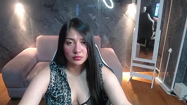 Snapshot of Ivony18_b chatting on October 2025 03:28:01 AM Ivony18 b online show from October 2025 03:28:01 AM