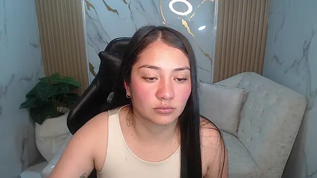 Snapshot of Ivony18_b chatting on October 2025 03:10:02 AM Ivony18 b online show from October 2025 03:10:02 AM