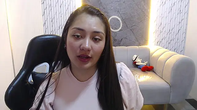 Snapshot of Ivony18_b chatting on October 2025 03:14:01 AM Ivony18 b online show from October 2025 03:14:01 AM