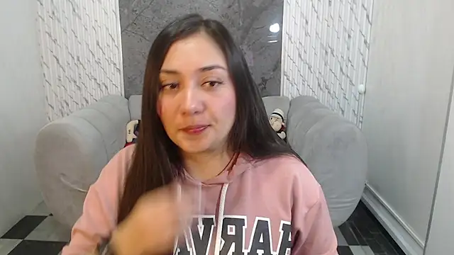 Snapshot of Ivony18_b chatting on November 2025 03:17:01 AM Ivony18 b online show from November 2025 03:17:01 AM