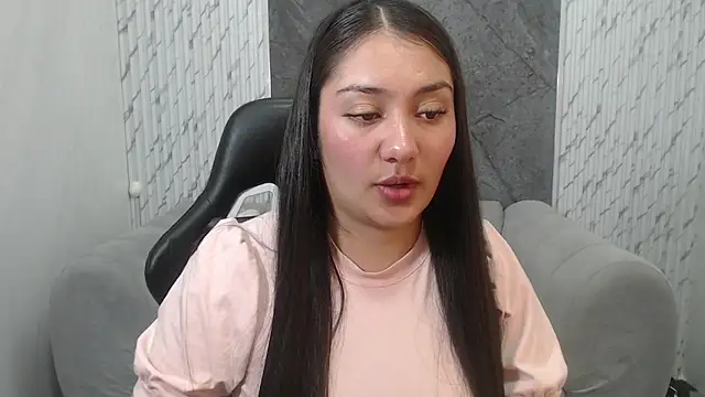 Snapshot of Ivony18_b chatting on November 2025 03:12:02 AM Ivony18 b online show from November 2025 03:12:02 AM