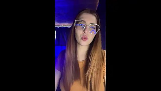 Snapshot of CoraVibes chatting on October 2025 12:04:02 PM CoraVibes online show from October 2025 12:04:02 PM