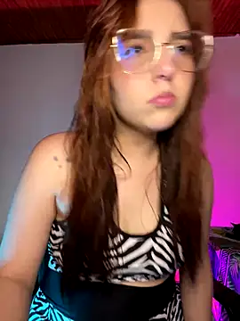 Snapshot of CoraVibes chatting on November 2025 07:36:02 PM CoraVibes online show from November 2025 07:36:02 PM