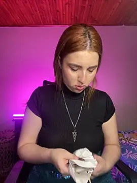 Snapshot of CoraVibes chatting on November 2025 11:42:02 AM CoraVibes online show from November 2025 11:42:02 AM