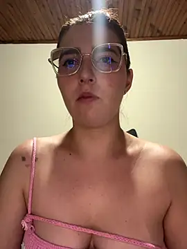 Snapshot of CoraVibes chatting on November 2025 12:00:02 PM CoraVibes online show from November 2025 12:00:02 PM